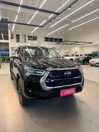 TOYOTA HILUX 2.8 D-4D TURBO DIESEL CD SRX 4X4 AUTOMÁTICO
